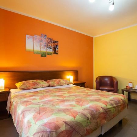 Mandoue Bed & Breakfast Pont-Saint-Martin Exterior photo