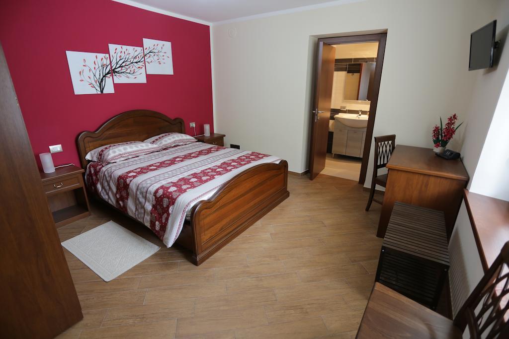 Mandoue Bed & Breakfast Pont-Saint-Martin Room photo